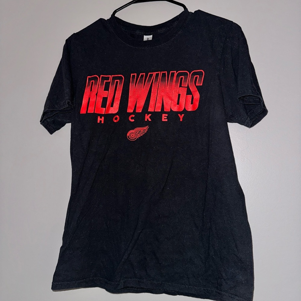 Softstyle Authentic Red Wings Hockey Black T-Shirt